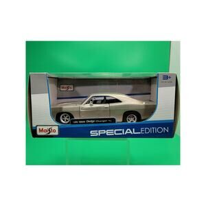 1969 Dodge Charger R/T Hemi Silver 1:25 Diecast Model - Maisto 31256SIL New NIB